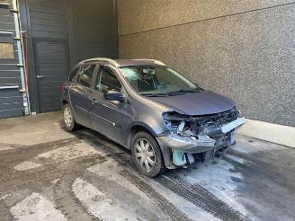 Damaged car Renault Clio Clio III Estate/Grandtour (KR) Combi 2008 / 2013 1.5 dCi FAP Combi/o  Diesel 1.461cc 65kW (88pk) FWD 2011/1