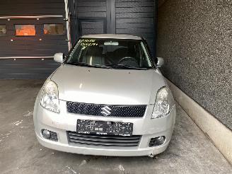 Suzuki Swift (ZA/ZC/ZD1/2/3/9) Hatchback 2005 / 2010 1.3 VVT 16V Hatchback  Benzine 1.328cc 68kW (92pk) FWD 2005-02/2010-09 picture 4