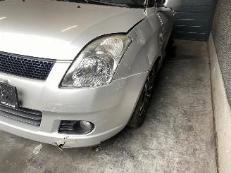 Suzuki Swift (ZA/ZC/ZD1/2/3/9) Hatchback 2005 / 2010 1.3 VVT 16V Hatchback  Benzine 1.328cc 68kW (92pk) FWD 2005-02/2010-09 picture 5