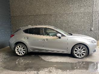 Mazda 3 (BM/BN) Hatchback 2013 / 2019 2.2 SkyActiv-D 150 16V Hatchback  Diesel 2.191cc 110kW (150pk) FWD 2013-09/2016-08 picture 2