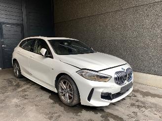 Unfallwagen BMW 1-serie (F40) Hatchback 2019 118i 1.5 TwinPower 12V Hatchback  Benzine 1.499cc 103kW 2020/7