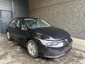 Coche siniestrado Volkswagen Golf VIII (CD1) Hatchback 2019 1.0 TSI 12V Hatchback  Benzine 999cc 81kW 2021/3