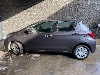 Toyota Yaris Yaris III (P13) Hatchback 1.5 16V Hybrid Hatchback  Elektrisch Benzine 1.497cc 54kW (73pk) FWD picture 3