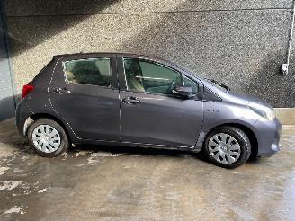 Toyota Yaris Yaris III (P13) Hatchback 1.5 16V Hybrid Hatchback  Elektrisch Benzine 1.497cc 54kW (73pk) FWD picture 2