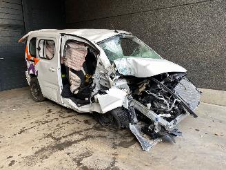 Salvage car Toyota ProAce ProAce City Verso (BKY) Bus 1.2 VVT-i 110 Bus  Benzine 1.199cc 81kW (110pk) FWD 2021/2