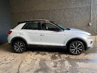 Volkswagen T-Roc T-Roc SUV 1.0 TSI 12V BlueMotion SUV  Benzine 999cc 85kW (116pk) FWD picture 2