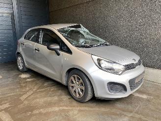 uszkodzony samochody osobowe Kia Rio Rio III (UB) Hatchback 1.2 CVVT 16V Hatchback  Benzine 1.248cc 62kW (84pk) FWD 2012/4