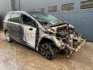 Coche accidentado Peugeot 5008 5008 I (0A/0E) MPV 1.6 HDiF 16V MPV  Diesel 1.560cc 82kW (111pk) FWD 2012/3