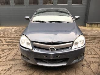 Opel Tigra Twin Top Cabrio 2004 / 2010 1.4 16V Cabrio  Benzine 1.364cc 66kW (90pk) FWD picture 5