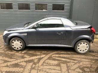 Opel Tigra Twin Top Cabrio 2004 / 2010 1.4 16V Cabrio  Benzine 1.364cc 66kW (90pk) FWD picture 4