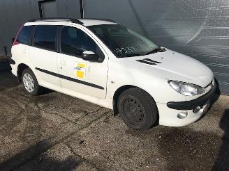 Salvage car Peugeot 206 SW (2E/K) Combi 2002 / 2007 1.4 HDi Combi/o  Diesel 1.399cc 50kW (68pk) FWD 2006/5