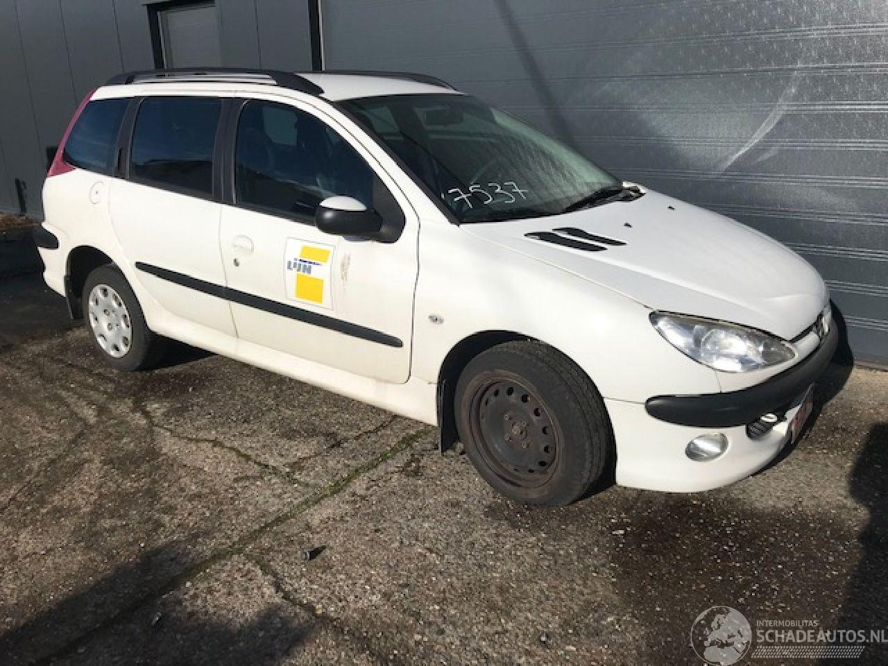 Peugeot 206 SW (2E/K) Combi 2002 / 2007 1.4 HDi Combi/o  Diesel 1.399cc 50kW (68pk) FWD