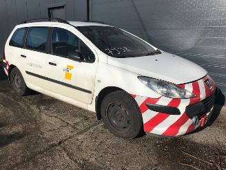 Salvage car Peugeot 307 SW (3H) Combi 2002 / 2008 1.6 HDi 16V Combi/o  Diesel 1.560cc 66kW (90pk) FWD 2005/7