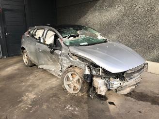 disassembly passenger cars Volvo V-40 (MV) Hatchback 5-drs 2018 2.0 D2 16V Hatchback 4Dr Diesel 1.969cc 88kW (120pk) FWD 2018/10