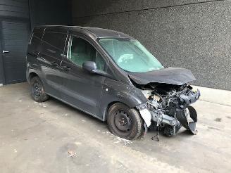 Damaged car Ford Transit Courier Van 2019 1.5 TDCi 75 Bestel  Diesel 1.499cc 55kW (75pk) FWD 2019/10