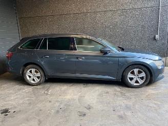 Skoda Superb Combi (3V5) Combi 2017 1.6 TDI Combi/o  Diesel 1.598cc 88kW (120pk) FWD picture 2