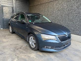 Salvage car Skoda Superb Combi (3V5) Combi 2017 1.6 TDI Combi/o  Diesel 1.598cc 88kW (120pk) FWD 2017/7