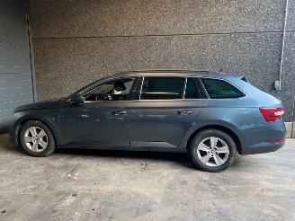 Skoda Superb Combi (3V5) Combi 2017 1.6 TDI Combi/o  Diesel 1.598cc 88kW (120pk) FWD picture 3