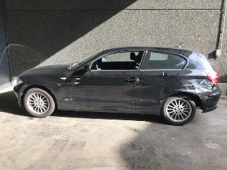 BMW 1-serie (E81) Hatchback 3-drs 2006 / 2012 116i 1.6 16V Hatchback 4Dr Benzine 1.596cc 90kW (122pk) RWD picture 4