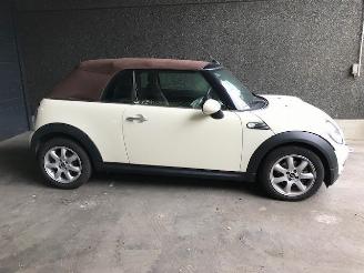 Mini Cabrio Open (R57) Cabrio 2007 / 2015 1.6 16V Cooper Cabrio  Benzine 1.598cc 85kW (116pk) FWD picture 2