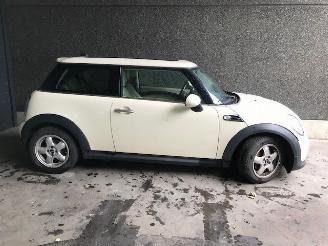 Mini Cooper (R56) Hatchback 2006 / 2013 1.6 Cooper D 16V Hatchback  Diesel 1.598cc 82kW (111pk) FWD picture 2