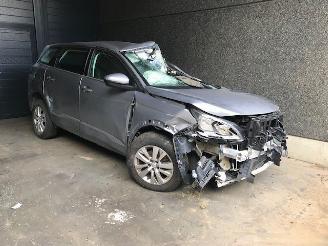 Salvage car Peugeot 5008 II (M4/MC/MJ/MR) MPV 2020 1.5 BlueHDi 130 MPV  Diesel 1.499cc 96kW (131pk) FWD 2020/9