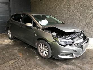 damaged passenger cars Opel Astra K Hatchback 5-drs 2020 1.5 CDTi 122 12V Hatchback 4Dr Diesel 1.496cc 90kW (122pk) FWD 2020/7
