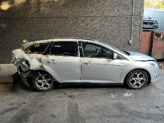 Ford Focus III Wagon Combi 2010 / 2018 1.6 TDCi 115 Combi/o  Diesel 1.560cc 85kW (116pk) FWD picture 2