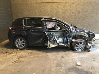 Salvage car Peugeot 308  2016/3