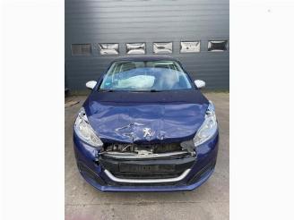 damaged passenger cars Peugeot 208  2018/3