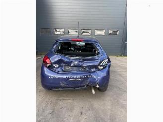 Peugeot 208  picture 4