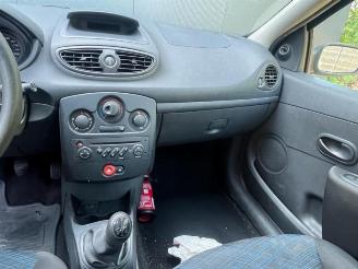 Renault Clio  picture 15