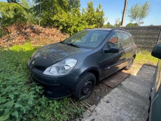 Renault Clio  picture 2