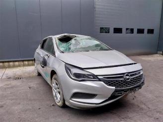 uszkodzony samochody osobowe Opel Astra  2019/4