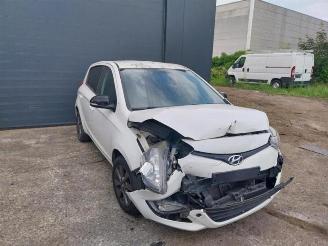 krockskadad bil auto Hyundai I-20 i20, Hatchback, 2008 / 2015 1.2i 16V 2014/2