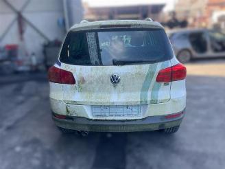 Salvage car Volkswagen Tiguan Tiguan (5N1/2), SUV, 2007 / 2018 2.0 TDI DRF 16V 4Motion 2011/12