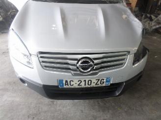 damaged passenger cars Nissan Qashqai+2 2000 diesel 2009/1