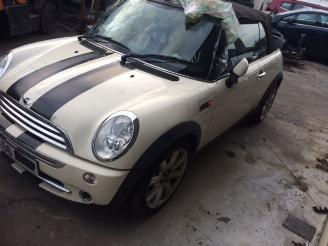 Mini Cooper cabrio  1600 benzine picture 3