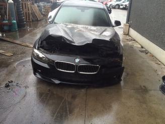 damaged passenger cars BMW 3-serie 320 f30 2013/1