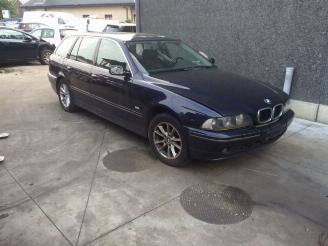 krockskadad bil auto BMW 5-serie 520d  e39 2003/1