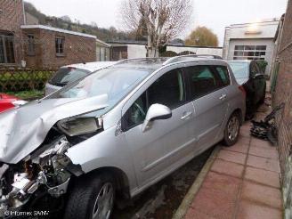 Vaurioauto  passenger cars Peugeot 308 1600 diesel 2009/1