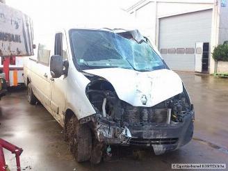 damaged passenger cars Renault Master 2300 diesel 2011/1