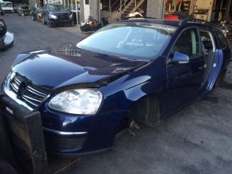 damaged passenger cars Volkswagen Golf 1900 tdi break 2008/1