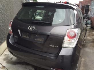 Toyota Verso 2000 diesel picture 4
