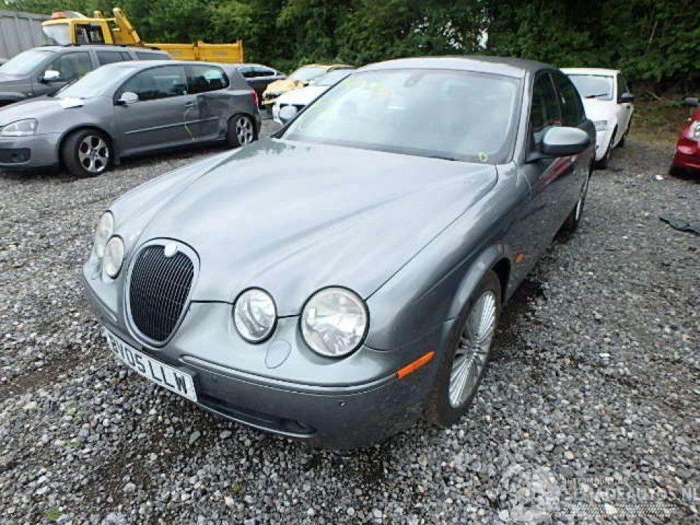 Jaguar S-type 