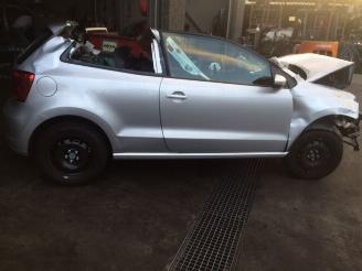 skadebil auto Volkswagen Polo 1200cc benzine 2016/1