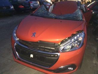 Peugeot 208  picture 2