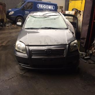 Salvage car Toyota Avensis  2004/9