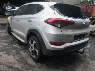 Salvage car Hyundai Tucson DIESEL/2200CC 2016/1