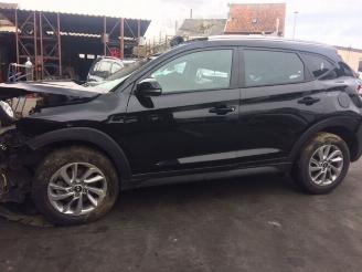 Salvage car Hyundai Tucson 1600cc - benzine - 97kw 2016/1